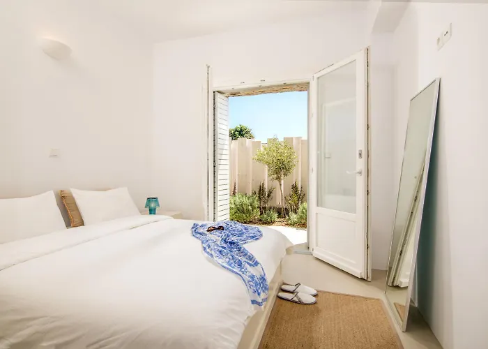 Beachfront House 50m From The Villa *